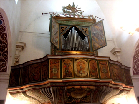 orgue de Speloncato de côté copie.jpg